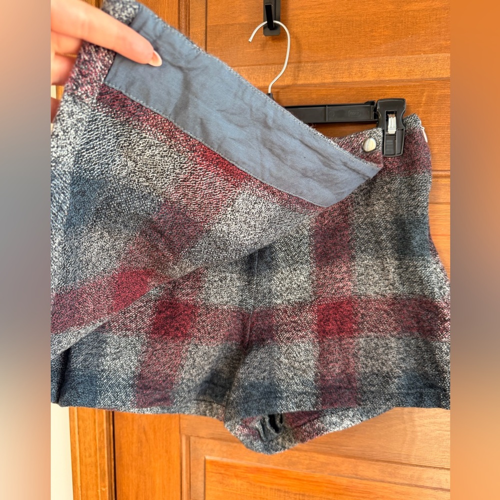 Free People Skort Size Medium (8) Emmy Mini Tweed Wrap Skirt Gray Red Plaid - Picture 3 of 7